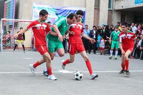 مسابقه پیشکسوتان فوتبال ایران با کودکان سرطانی